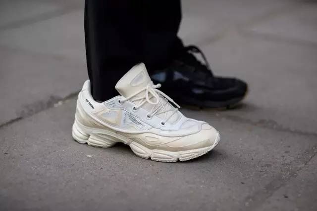 潮鞋丨伦敦 2018 春夏时装周上， sneakerhead 们都上脚哪些球鞋？